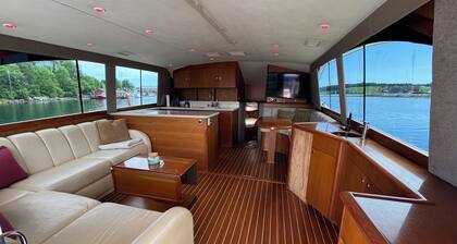 Conveniently located Yacht close to the UNESCO town of Lunenburg, Nova Scotia