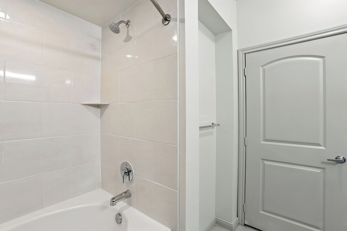 Photo 3 of Regards At Med Center 126 I Comfy 2 Bed 2 Bath