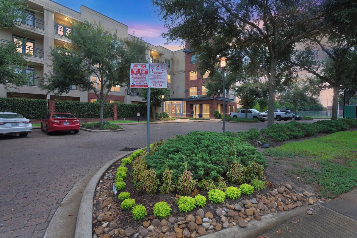 Photo 18 of Regards At Med Center 126 I Comfy 2 Bed 2 Bath