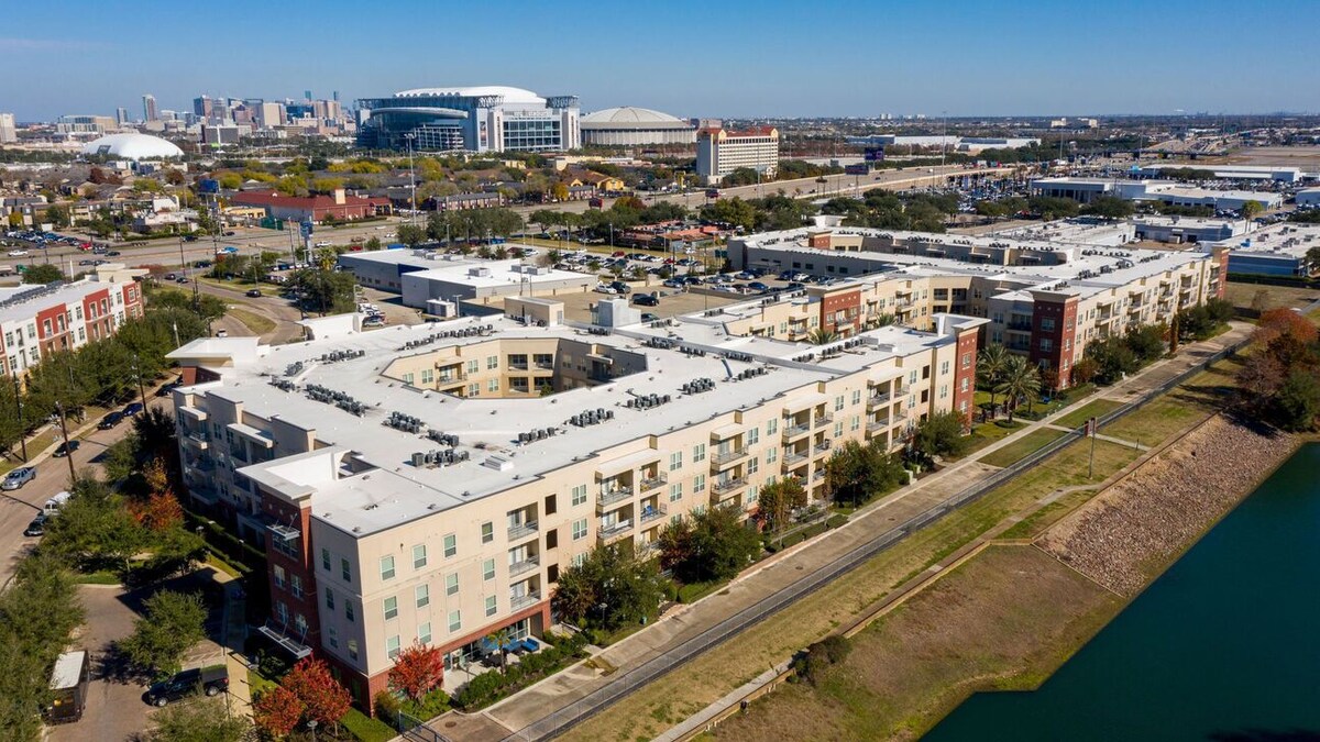 Photo 43 of Regards At Med Center 126 I Comfy 2 Bed 2 Bath