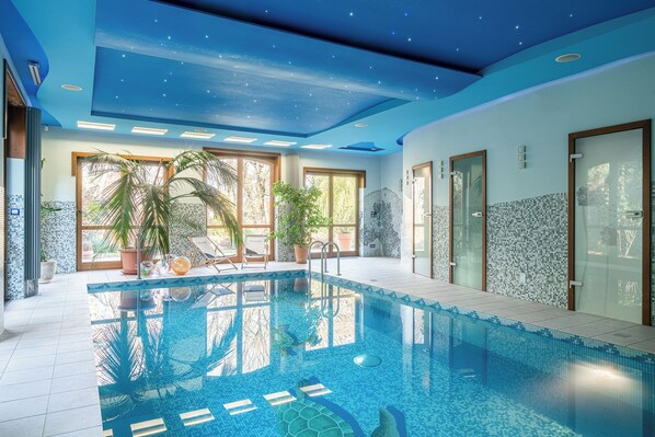 حمّام سباحة مُدفَّأ