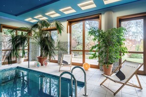 حمّام سباحة مُدفَّأ