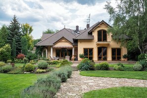 المنشأة من الخارج