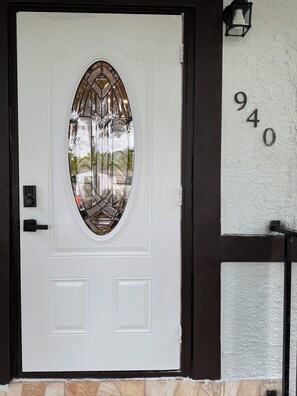 Exterior detail - Charming 2-bedroom house in Pleasant North Miami Beach with AC (North Miami Beach)
