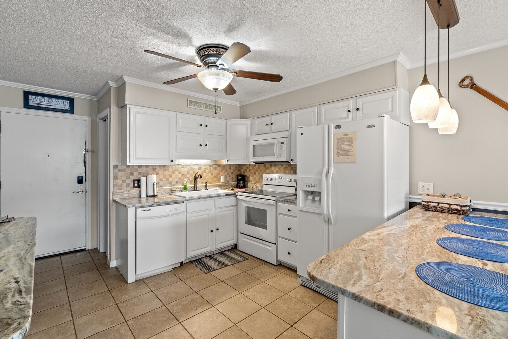 Kjøleskap, mikrobølgeovn, ovn og oppvaskmaskin