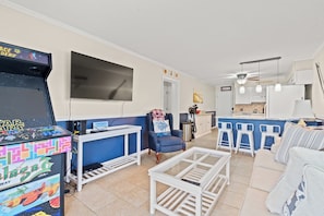 Smart TV - Cozy Condo close to the Beach and Pool in Shore Drive (Myrtle Beach)