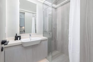 Shower, hair dryer, towels