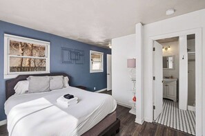 4 bedrooms, iron/ironing board, WiFi, bed sheets