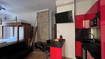 1 dormitorio, tabla de planchar con plancha, Internet y ropa de cama