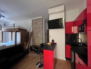 1 bedroom, iron/ironing board, internet, bed sheets