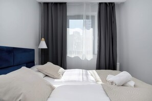 1 habitación, tabla de planchar con plancha, wifi y ropa de cama 