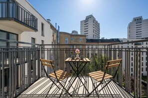 Unclassified image, 3 of 20, button