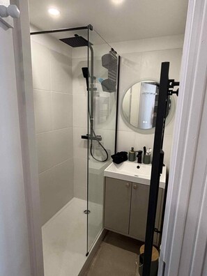 Towels, soap, toilet paper