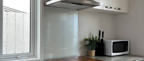 Micro-ondes, four, plaque de cuisson
