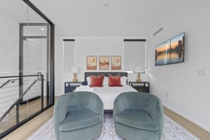 3 bedrooms, iron/ironing board, WiFi, bed sheets - Stylish vacation home in heart of Hollywood (Los Angeles)