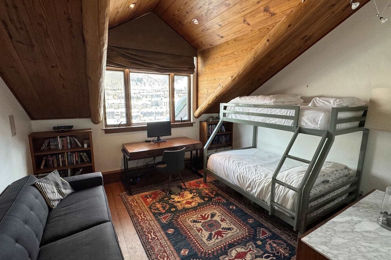 3 bedrooms, desk, iron/ironing board, travel cot