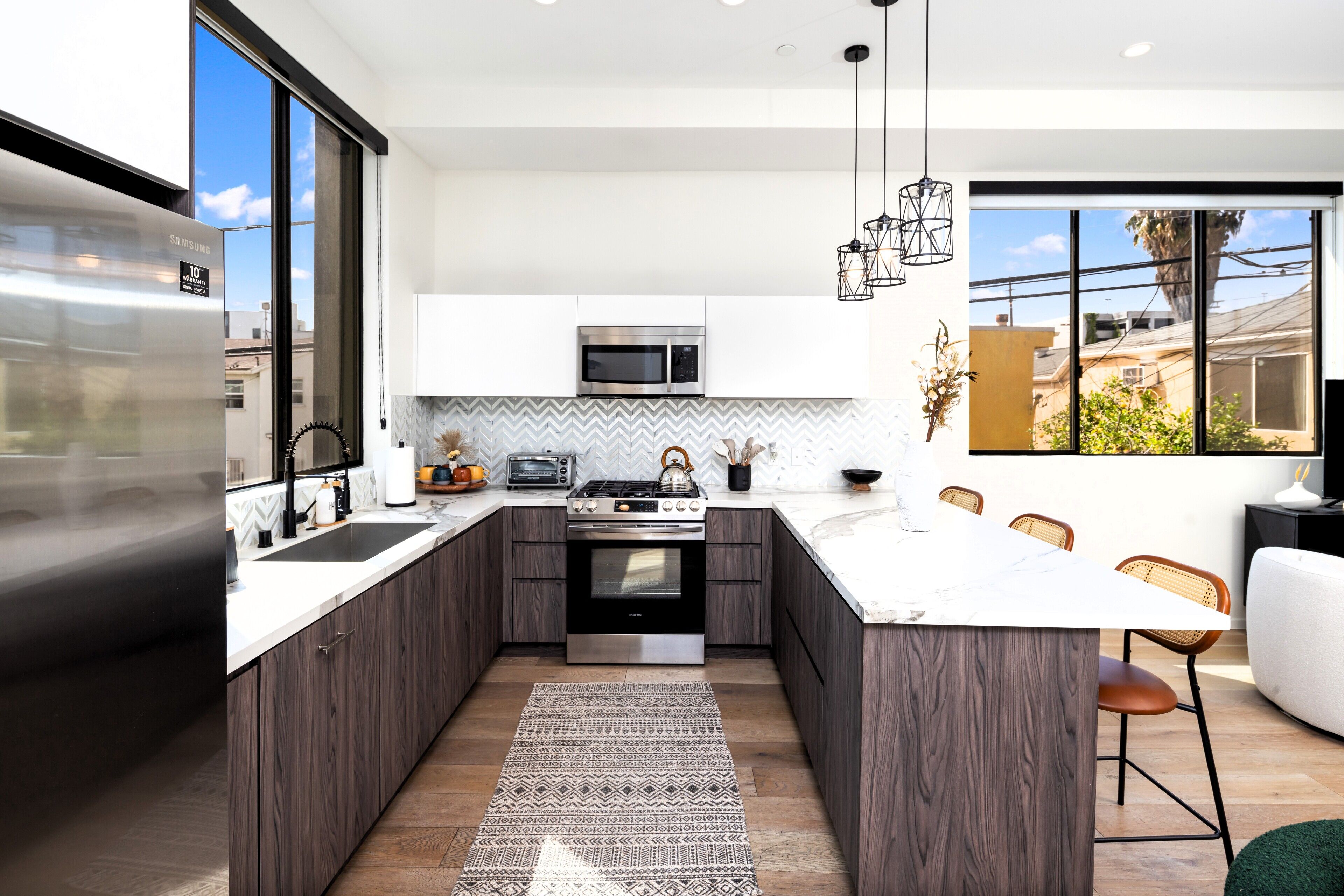 Fridge, oven, stovetop, dishwasher