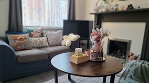 Smart TV - Modern 2-Bed Earlsdon Home I Ideal for Contractors, NHS & Business I Parking (Earlsdon)
