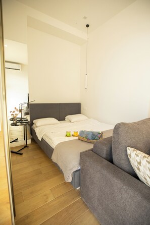 1 slaapkamer, een strijkplank/strijkijzer, internet, beddengoed