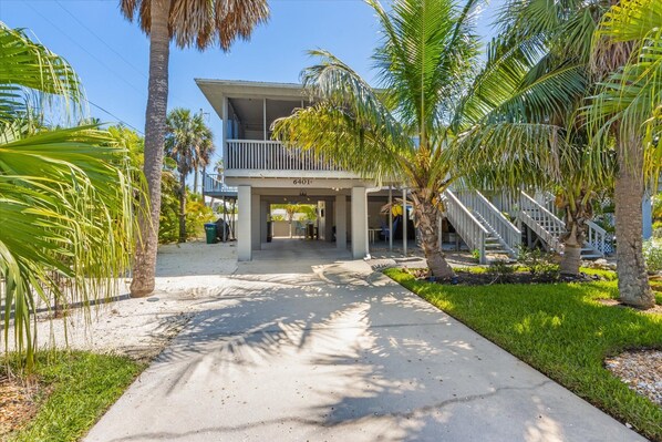 Property grounds - Southern Cross: 3 Min Walk to Gulf Beach (Holmes Beach)