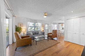 TV - Southern Cross: 3 Min Walk to Gulf Beach (Holmes Beach)