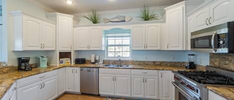 ثلاجة، ميكروويف، فرن، موقد طهي مسطح