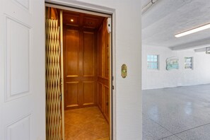 Interior - Blue Haven Beach House: 3BR/3BA Pool Home Steps to Beach (Holmes Beach)