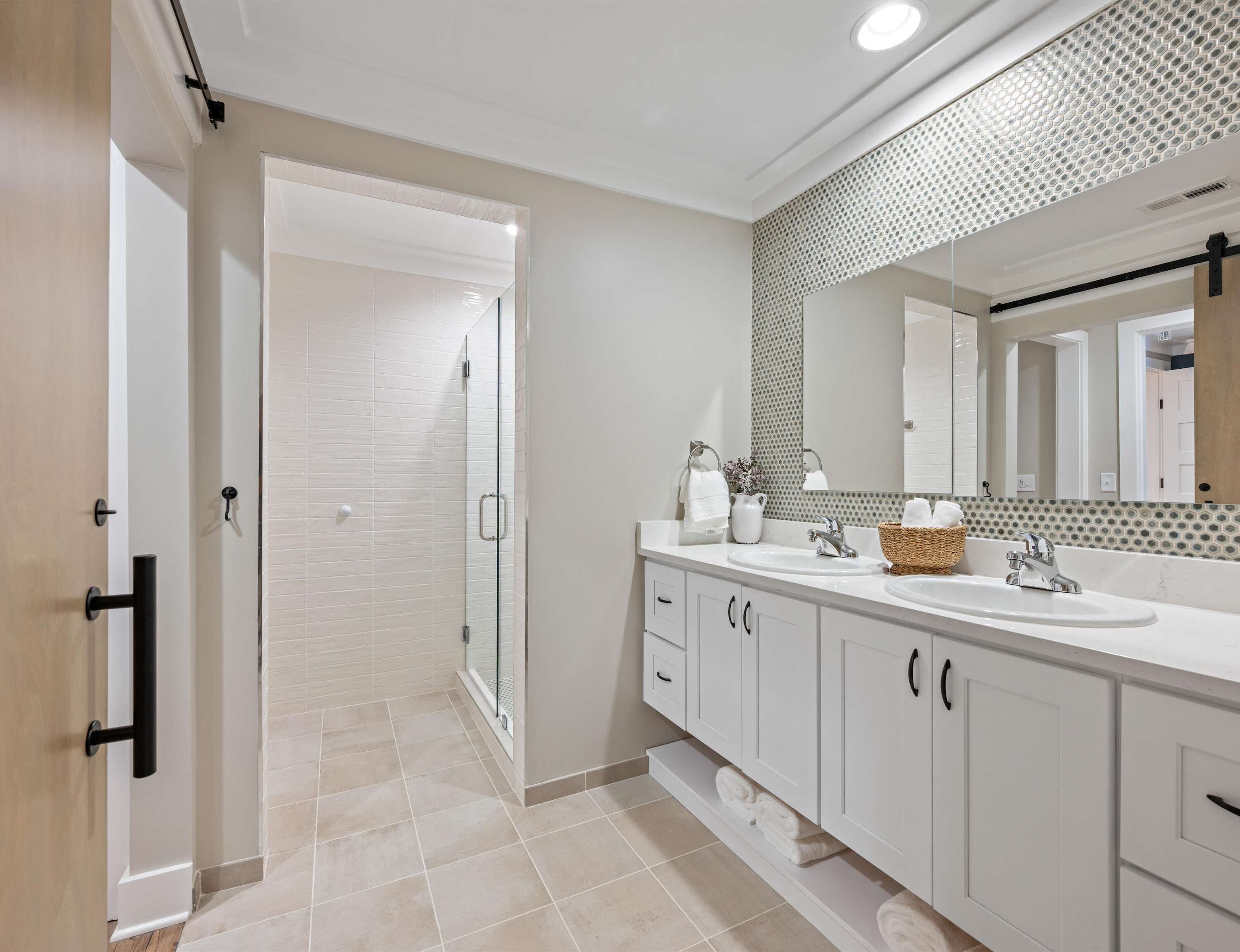 Shower, hair dryer, towels, shampoo