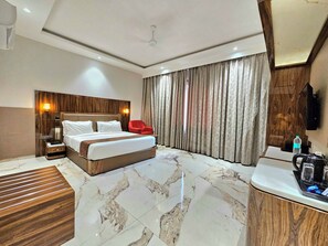 Suite Deluxe | Escritorio, espacio para trabajar con un portátil, wifi gratis