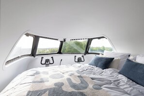 5 bedrooms, WiFi, bed sheets