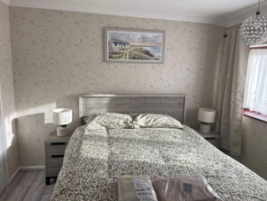 3 bedrooms, free WiFi, bed sheets - Charming Basildon House With 3 Bedroom Near Town (Basildon)