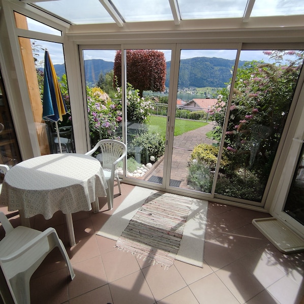 Interior - Apartment '2' with Lake View, Shared Garden and Wi-Fi (Tratten)