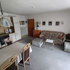 Fernseher, Tischtennisplatte