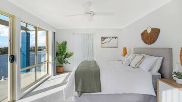 4 bedrooms, desk, iron/ironing board, free WiFi