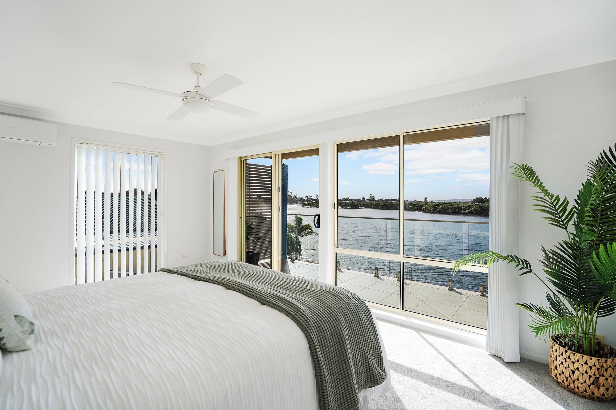 4 bedrooms, desk, iron/ironing board, free WiFi