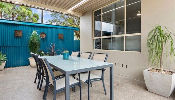 屋外ダイニングエリア