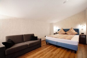 3 makuuhuonetta, silitysrauta/-lauta, Wi-Fi, vuodevaatteet