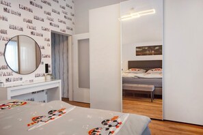 3 bedrooms, iron/ironing board, WiFi, bed sheets