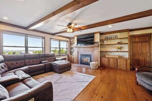 TV, fireplace, offices