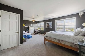 5 bedrooms, iron/ironing board, WiFi, bed sheets