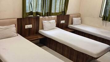 Triple Room | Free WiFi, bed sheets