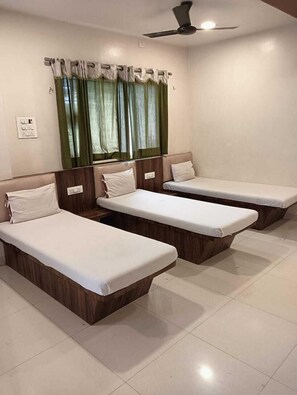 Quarto triplo | Wi-Fi de cortesia, roupa de cama