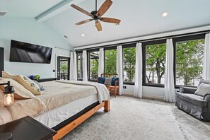 4 bedrooms, desk, iron/ironing board, travel crib