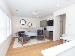 Iron/ironing board, WiFi, bed sheets