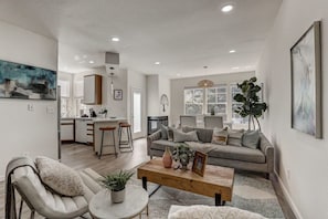 House (3 Bedrooms) | Living area | 43-inch flat-screen TV with cable channels