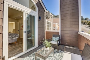 House (3 Bedrooms) | Balcony