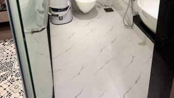 Ducha, artículos de tocador gratuitos, toallas, jabón