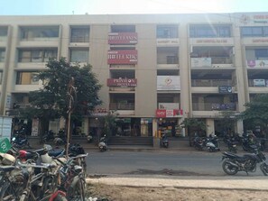 Front of property - Hotel Laxus (Ahmedabad)