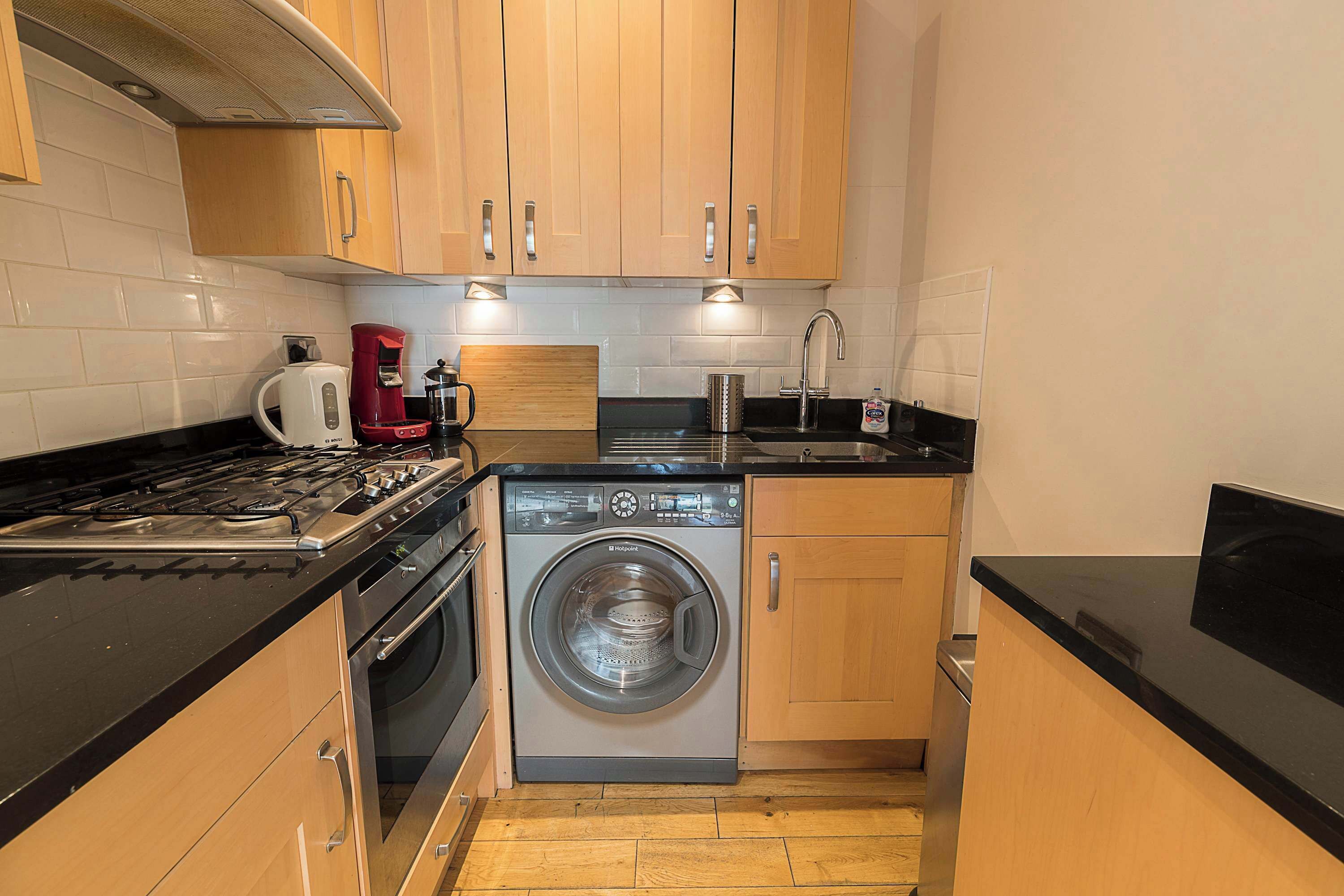 Fridge, microwave, oven, coffee/tea maker