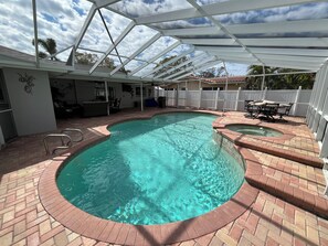Outdoor pool - Palm POOL & SPA Retreat near beautiful Florida Gulf Beaches (Seminole)